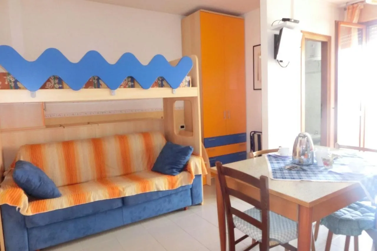 Colorful Studio Apartment With Air Conditioning Bibione