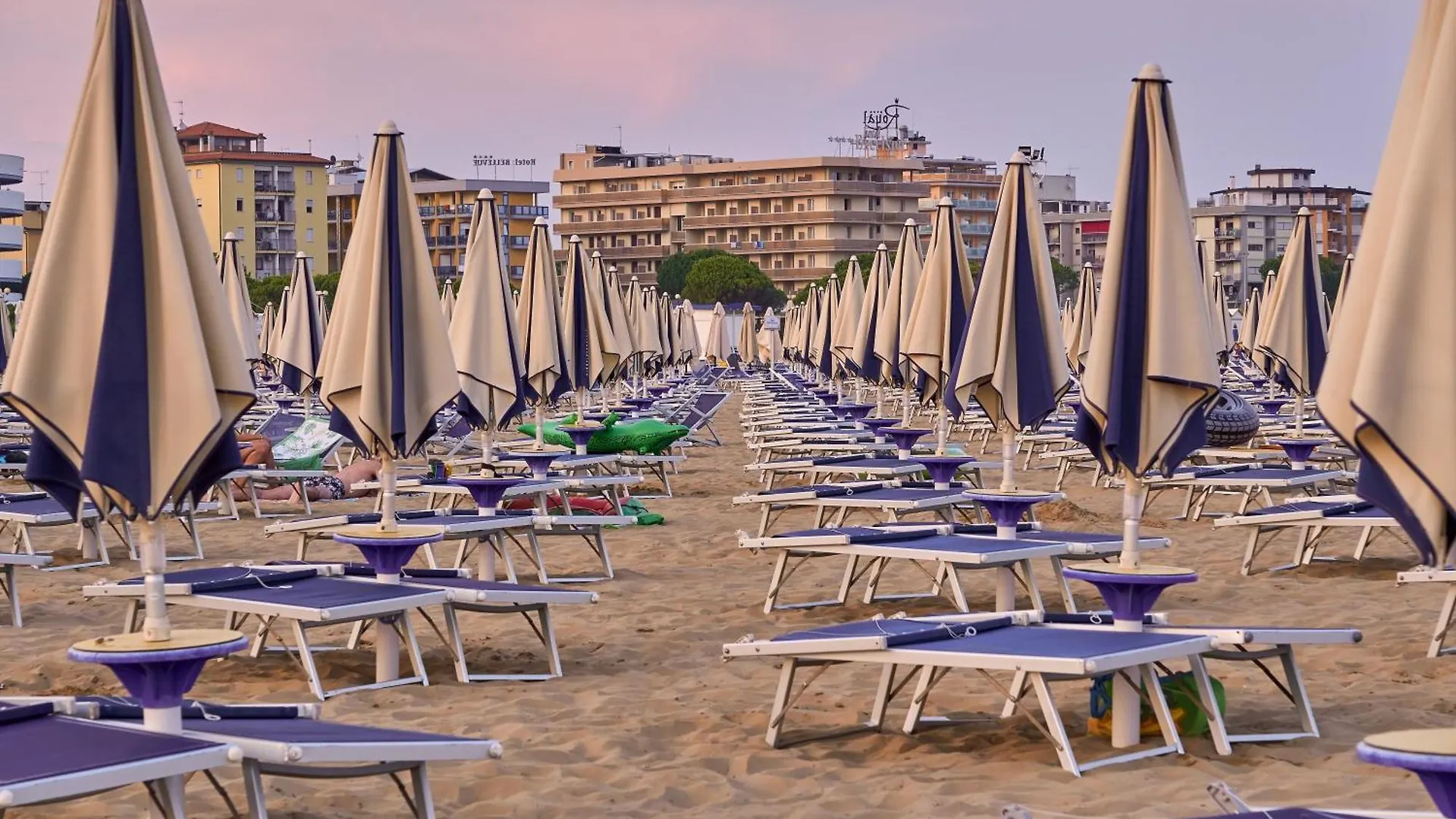 Colorful Studio Apartment With Air Conditioning Bibione 0*,
